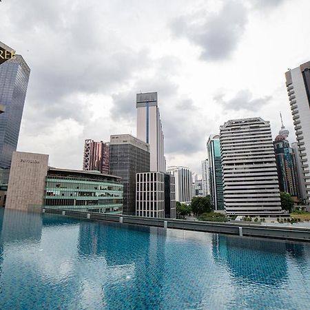 Ph Suites At Pavilion Bukit Bintang Kuala Lumpur Luaran gambar The swimming pool at the 33rd floor of the hotel