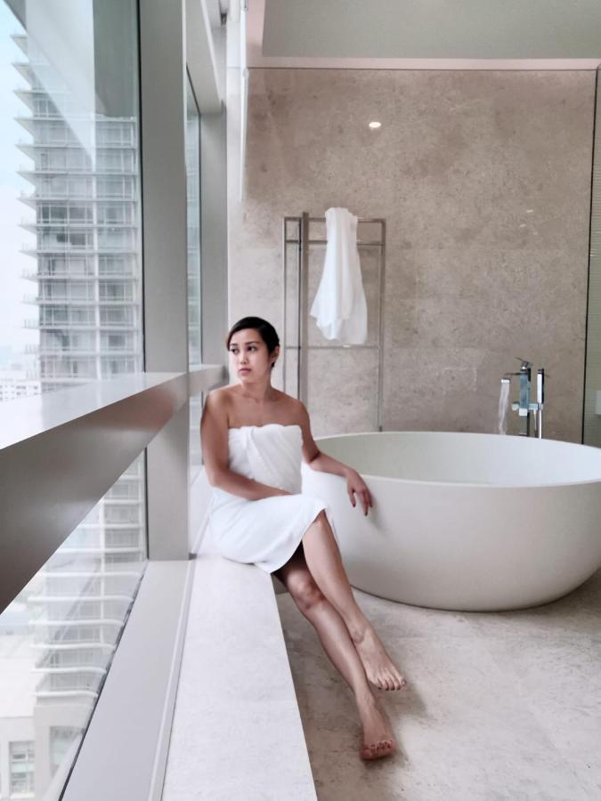 Ph Suites At Pavilion Bukit Bintang Kuala Lumpur Luaran gambar A woman wrapped in a bath sheet